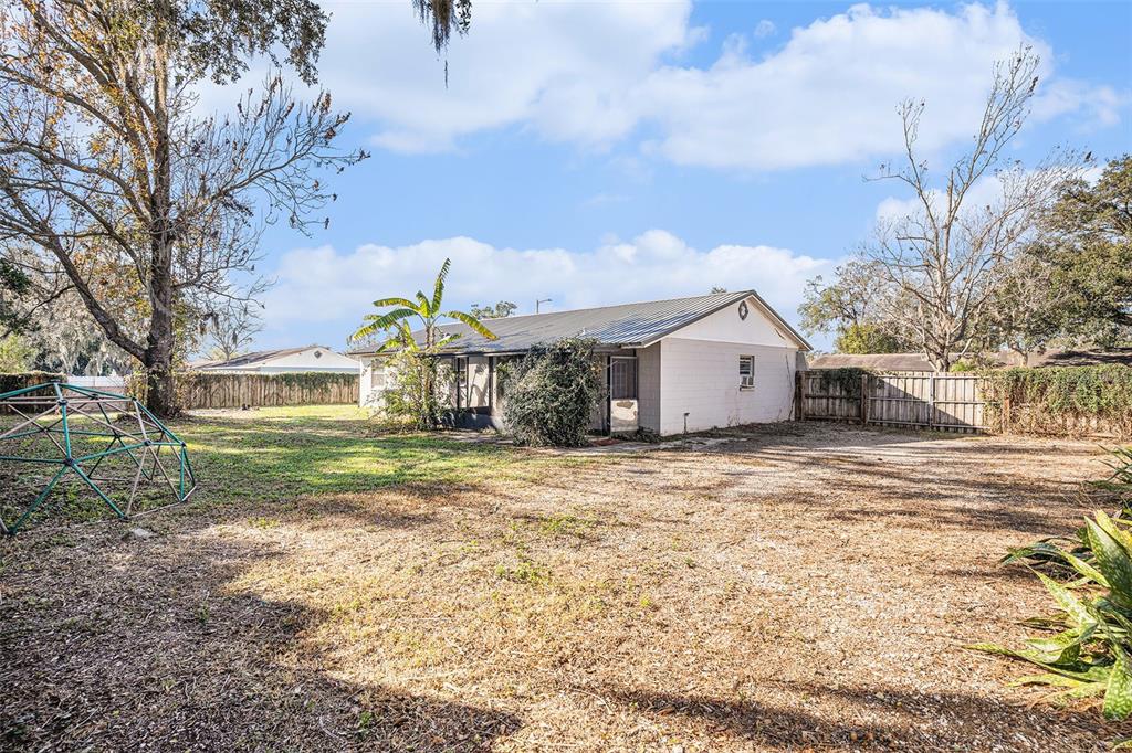 909 Silver Ridge Way Valrico, FL 33594 - Photo 15 of 15 a house view with yard