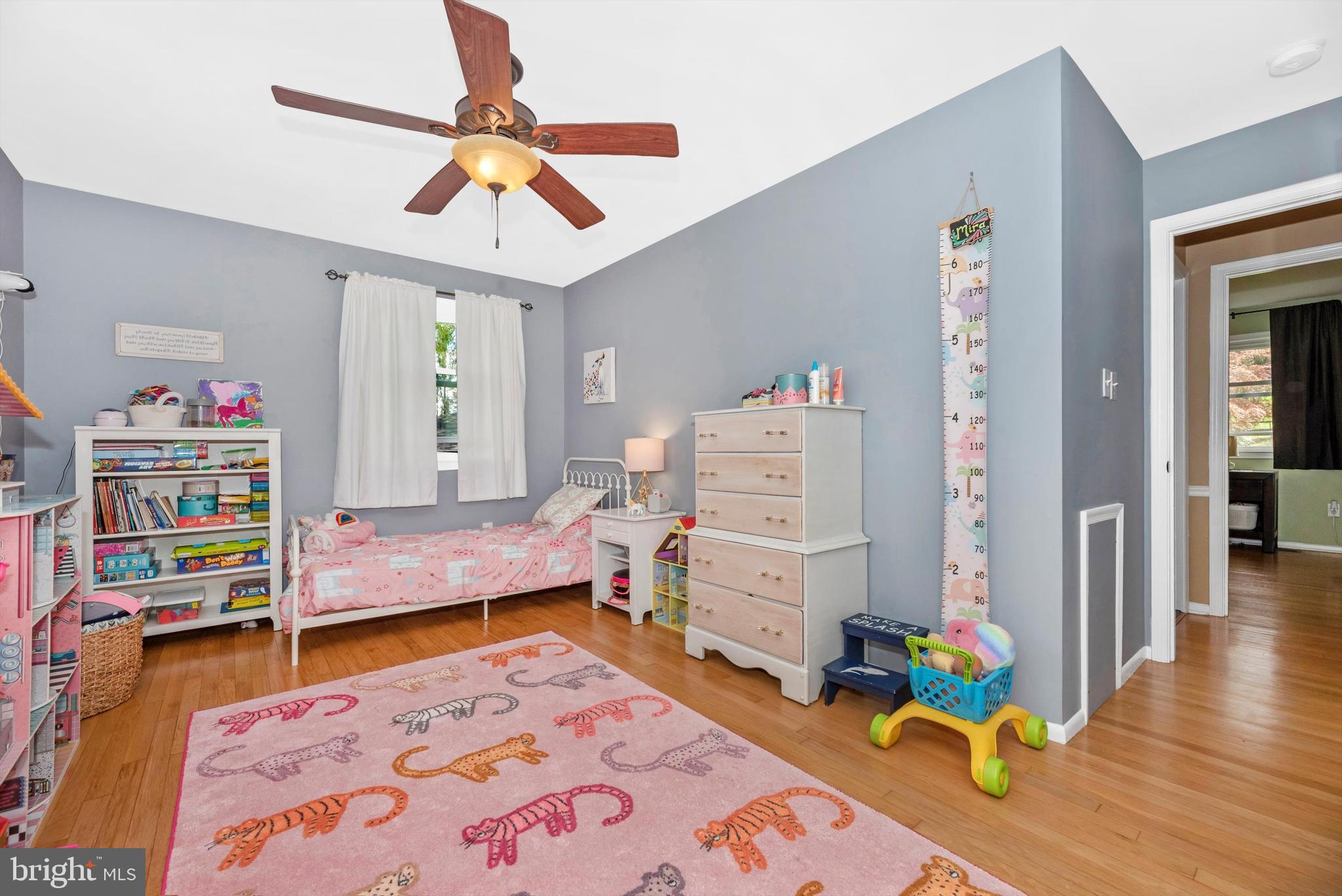 19605 Charline Manor Road Olney, MD 20832 - Photo 18 of 54 a bed room with furniture and a table