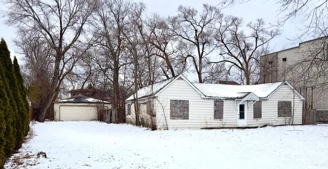 $284,000 | 9331 Knight Avenue, Des Plaines, IL 60016