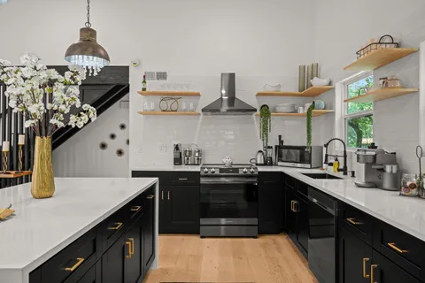 $599,000 | 3904 Highland Drive, Austin, TX 78734