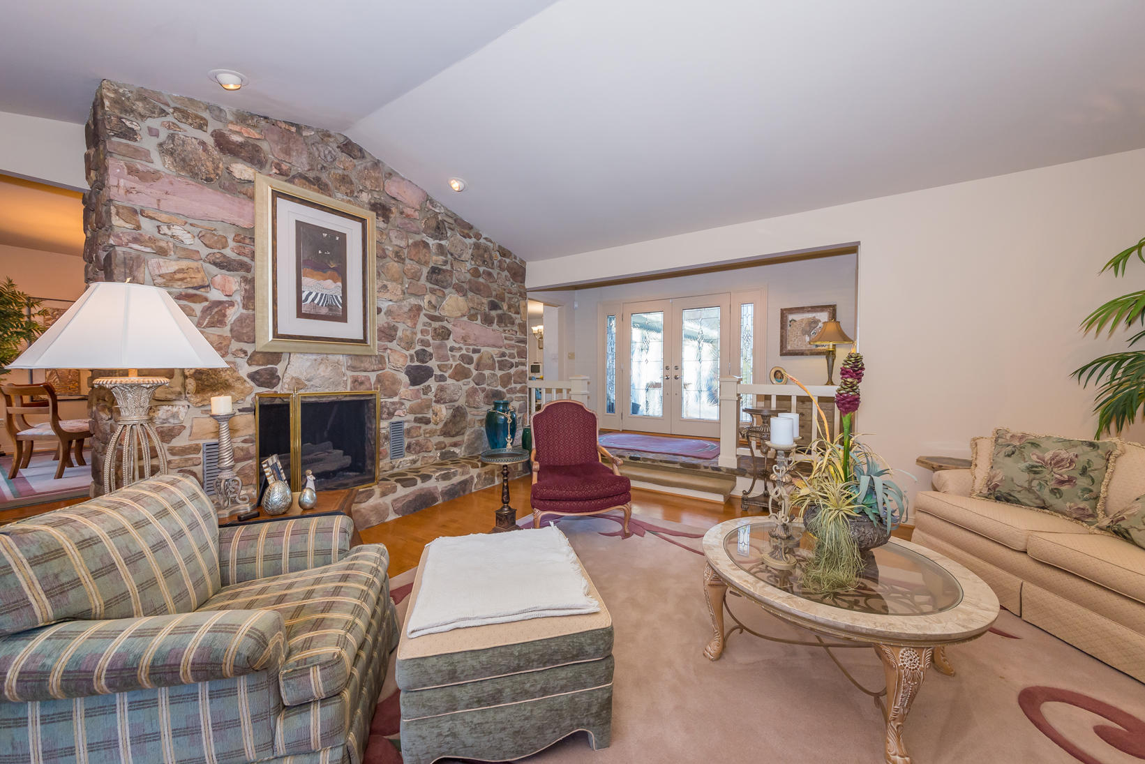 5384 Willow Spring Road Roanoke, VA 24018 - Photo 8 of 48 Living Room