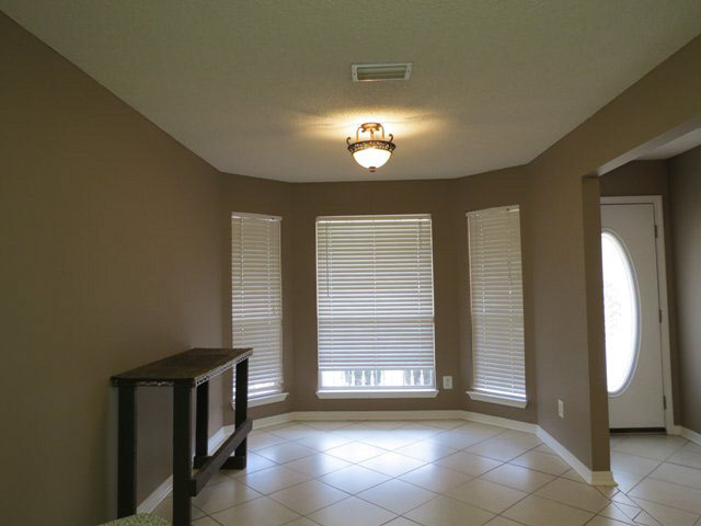 301 Monteith Oaks Drive Foley, AL 36535 - Photo 2 of 12 Kitchen/ Dining