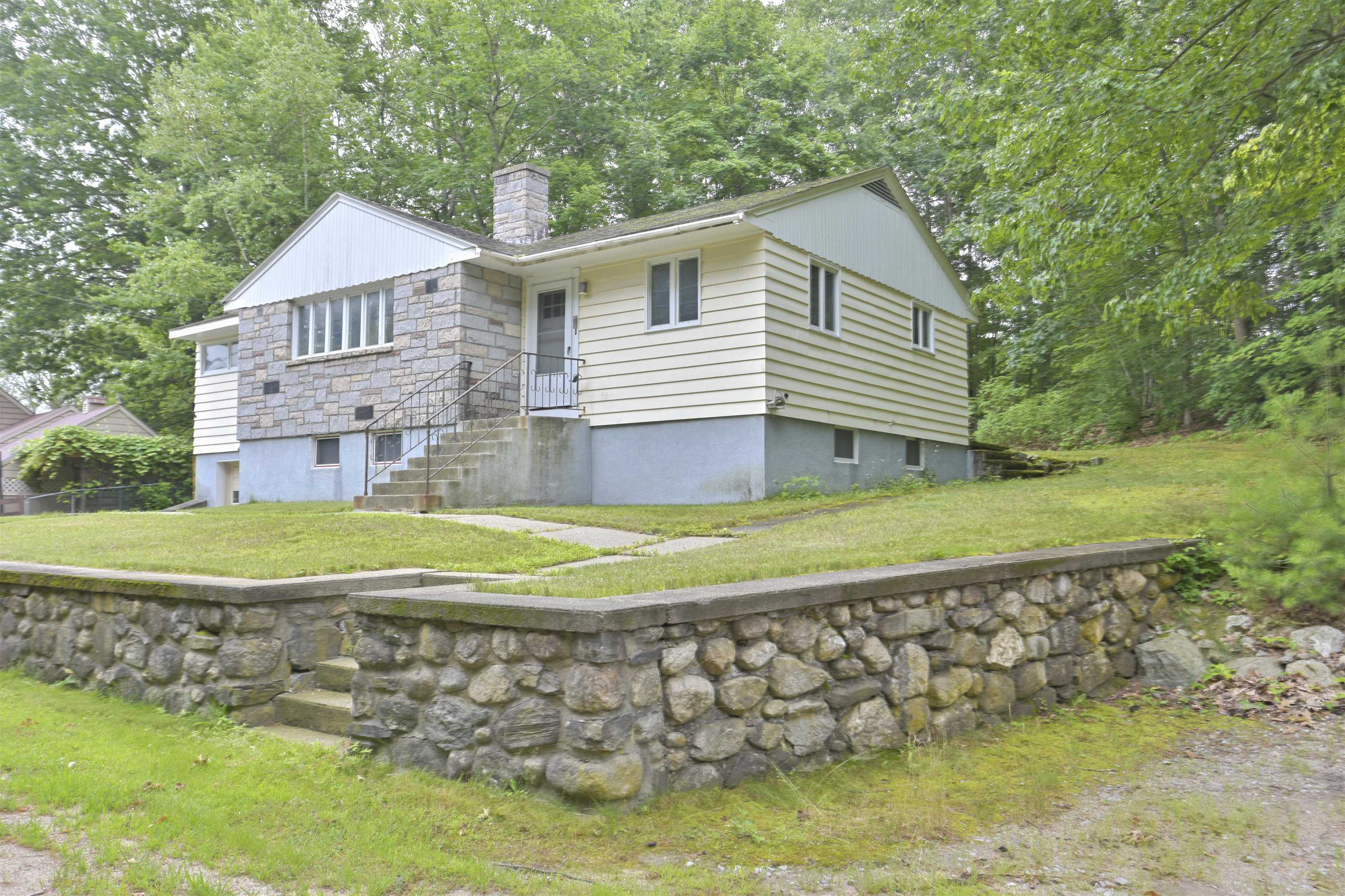 55 Epping Street Raymond, NH 03077 - Photo 3 of 50