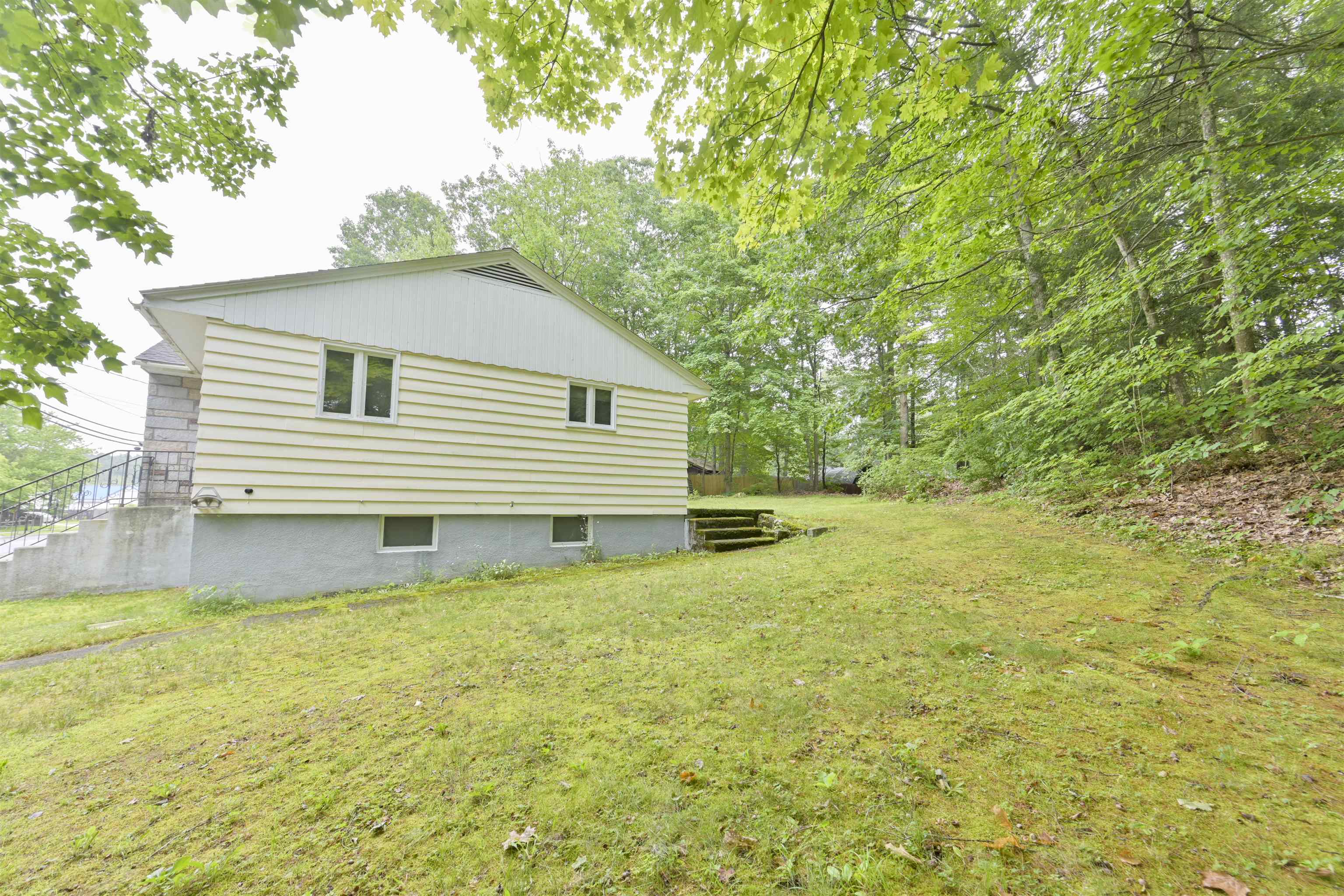 55 Epping Street Raymond, NH 03077 - Photo 4 of 50