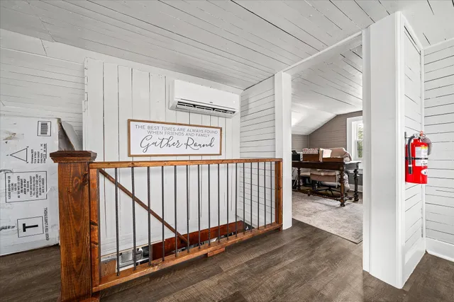 $364,929 | 104 North Main Street, Byrdstown, TN 38549