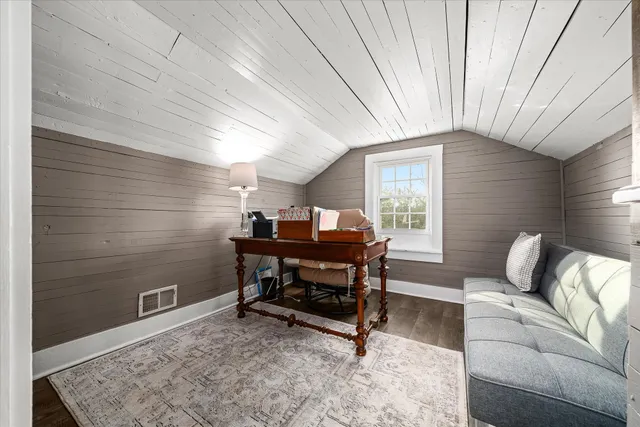 $364,929 | 104 North Main Street, Byrdstown, TN 38549