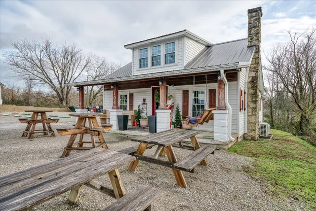 $364,929 | 104 North Main Street, Byrdstown, TN 38549