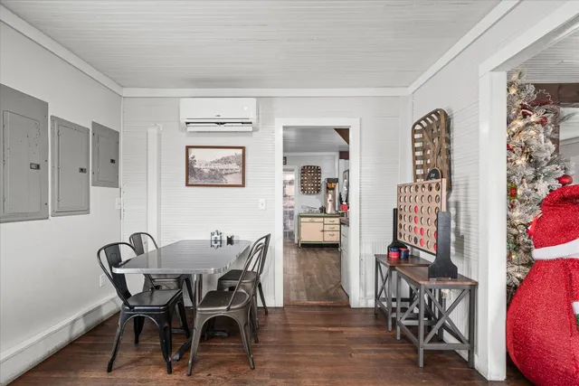 $364,929 | 104 North Main Street, Byrdstown, TN 38549