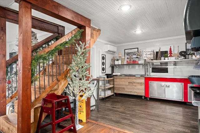 $364,929 | 104 North Main Street, Byrdstown, TN 38549