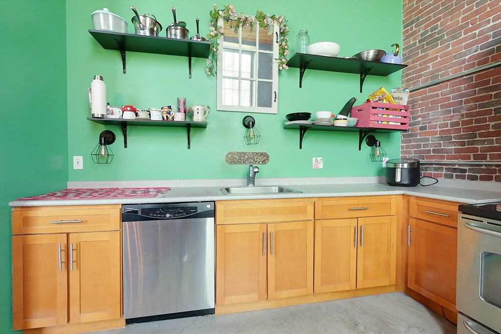 35 Riverwalk Way, Unit R222 Lowell, MA 01854 - Photo 2 of 22