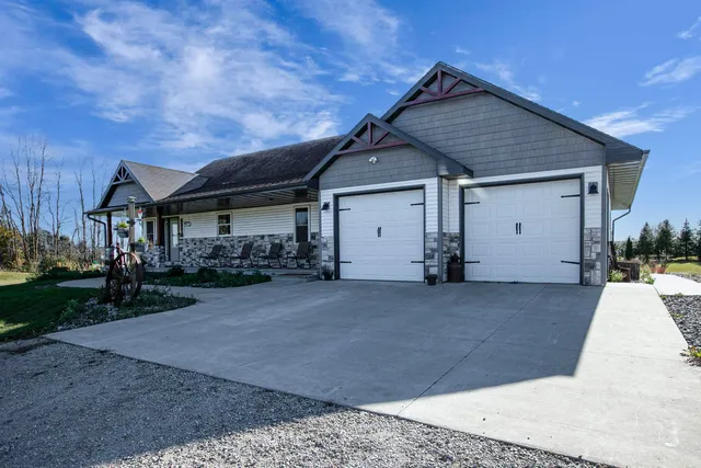 $670,000 | N2636 Sumac Road, Pulaski, WI 54162