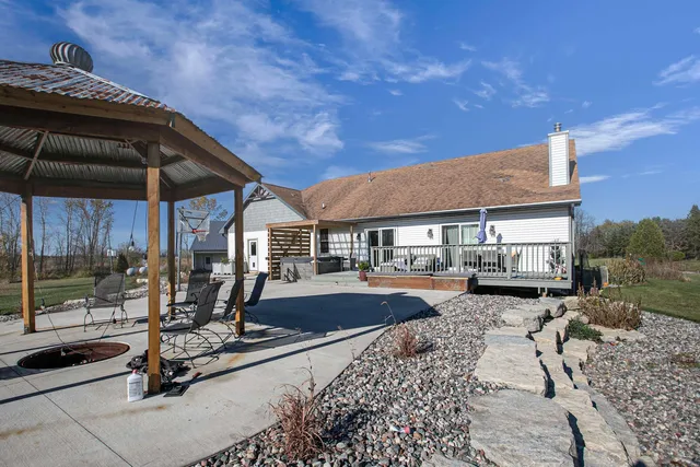 $670,000 | N2636 Sumac Road, Pulaski, WI 54162