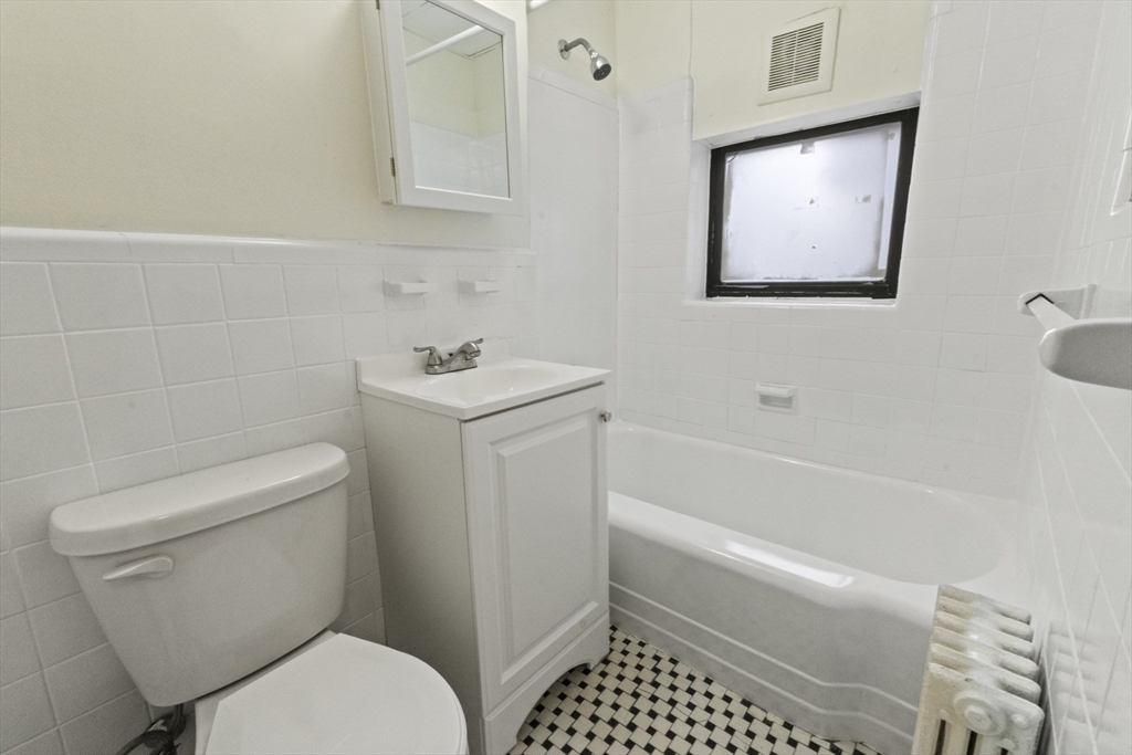 38-40 Cedar Street, Unit 335 Worcester, MA 01609 - Photo 15 of 21 a bathroom with a toilet a sink and bathtub