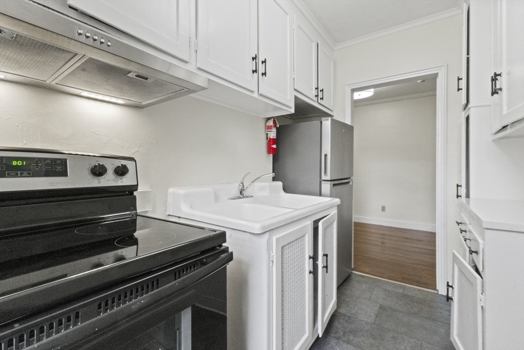 38-40 Cedar Street, Unit 335 Worcester, MA 01609 - Photo 7 of 21 a kitchen that has a stove and a refrigerator