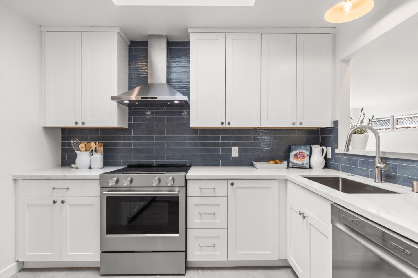 41 Maple Way San Carlos, CA 94070 - Photo 13 of 33