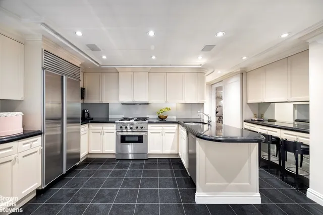 $1,800,000 | 27 East 65th Street, Unit 9DE | Lenox Hill