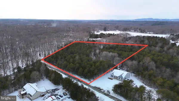 a view of a tennis court