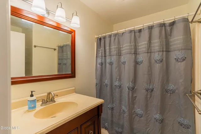 $2,100 | 4 Tompion Lane, Saratoga Springs, NY 12866