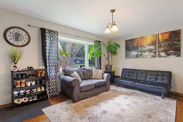 $450,000 | 527 Emil Avenue, Shoreview, MN 55126