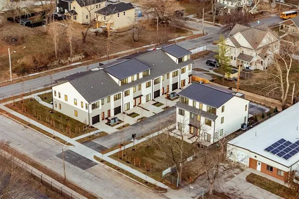 $999,999 | 2907-2911 Forest Avenue, Kansas City, MO 64109