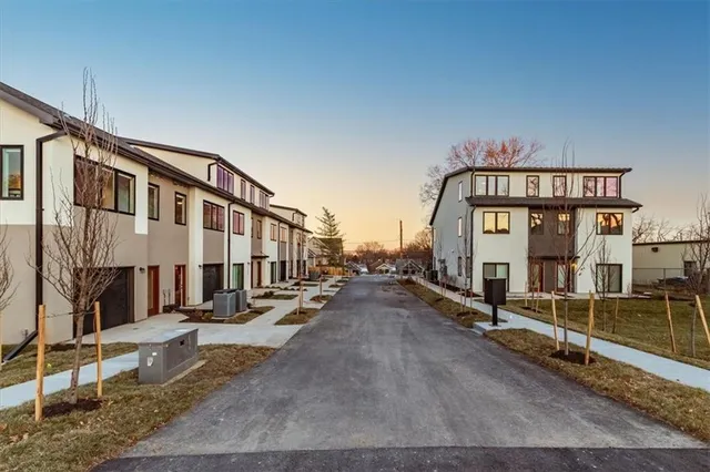 $999,999 | 2907-2911 Forest Avenue, Kansas City, MO 64109