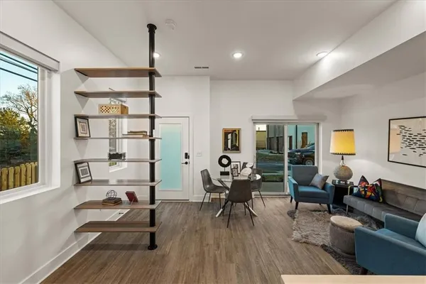 $999,999 | 2907-2911 Forest Avenue, Kansas City, MO 64109