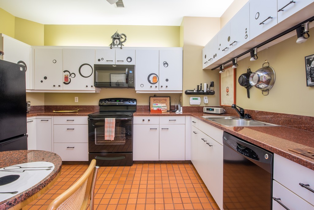 975 Memorial Drive, Unit 211 Cambridge, MA 02138 - Photo 3 of 14