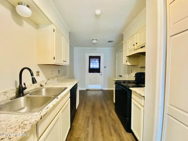 $1,300 | 105 Williamsburg Circle, Unit B, Lafayette, LA 70508