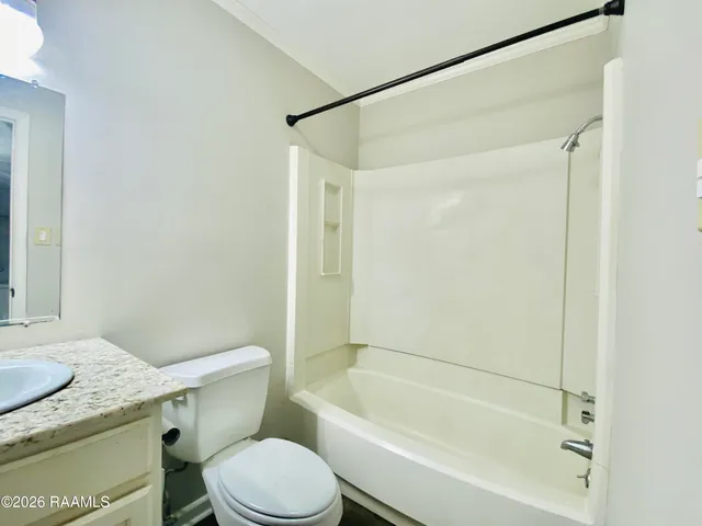 $1,300 | 105 Williamsburg Circle, Unit B, Lafayette, LA 70508