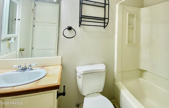 $1,300 | 105 Williamsburg Circle, Unit B, Lafayette, LA 70508