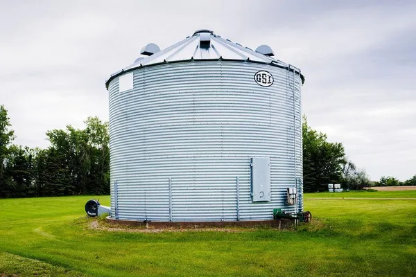 $685,000 | 3853 91st Avenue Southeast, Jamestown, ND 58401
