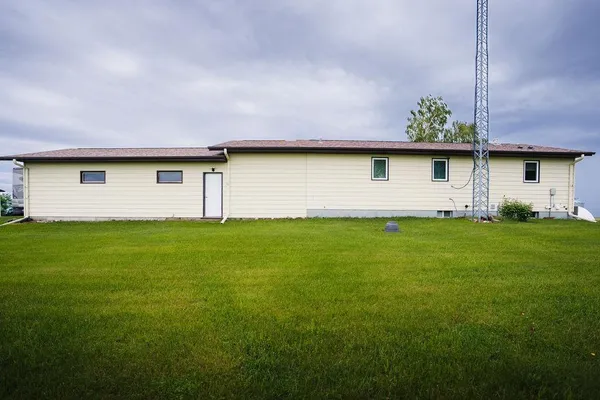 $685,000 | 3853 91st Avenue Southeast, Jamestown, ND 58401
