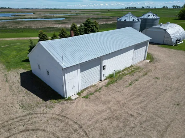 $685,000 | 3853 91st Avenue Southeast, Jamestown, ND 58401