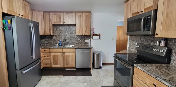 $685,000 | 3853 91st Avenue Southeast, Jamestown, ND 58401