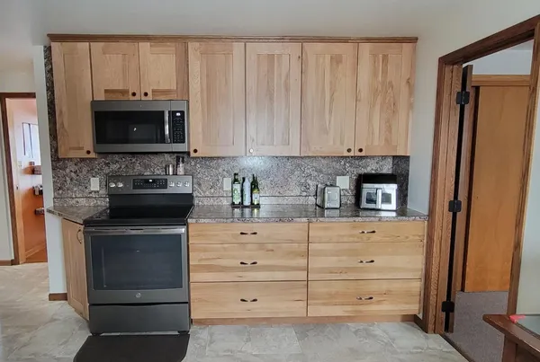 $685,000 | 3853 91st Avenue Southeast, Jamestown, ND 58401