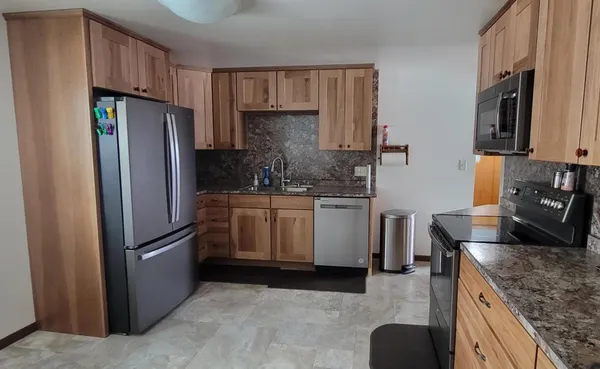 $685,000 | 3853 91st Avenue Southeast, Jamestown, ND 58401