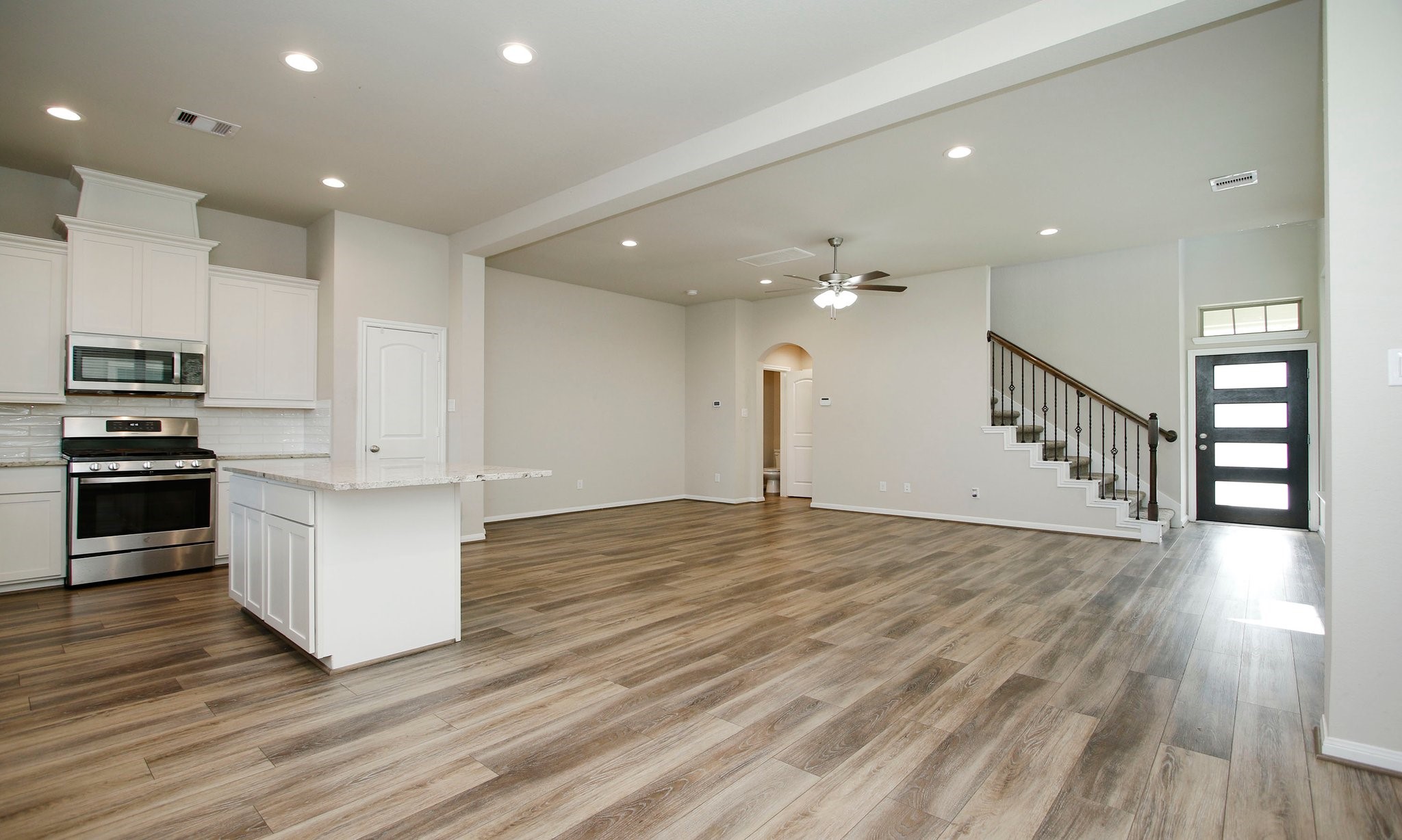 239 Biltmore Loop Montgomery, TX 77316 - Photo 14 of 40