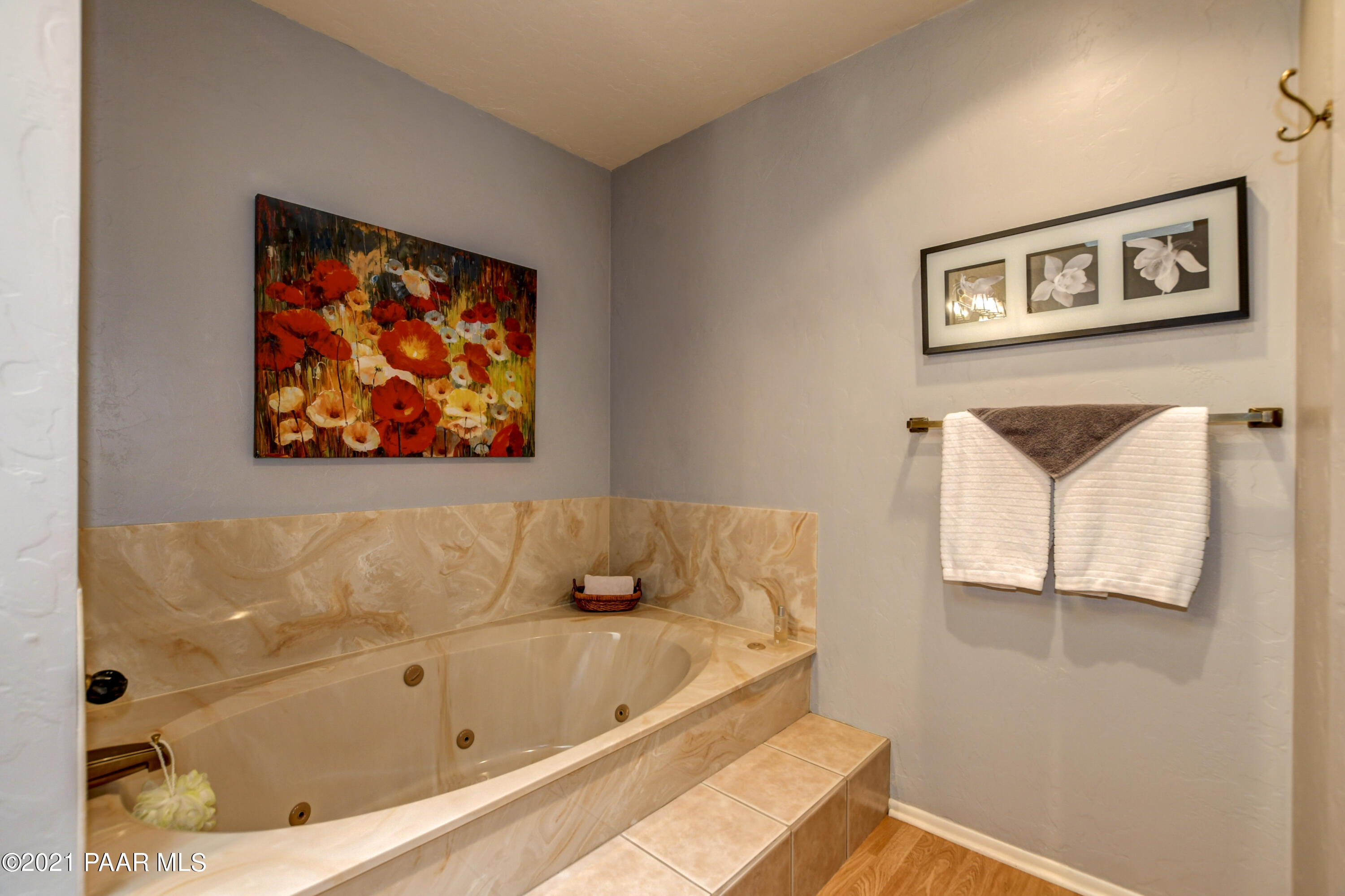 1870 Coyote Road Prescott, AZ 86303 - Photo 33 of 46 033_Jetted Tub