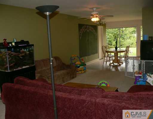 9 Berwick Road Kendall Park, NJ 08824 - Photo 2 of 8 Gallery Image 2