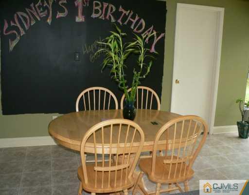 9 Berwick Road Kendall Park, NJ 08824 - Photo 3 of 8 Gallery Image 3