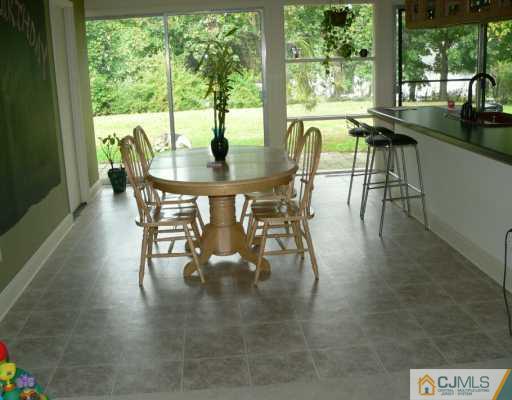 9 Berwick Road Kendall Park, NJ 08824 - Photo 6 of 8 Gallery Image 6