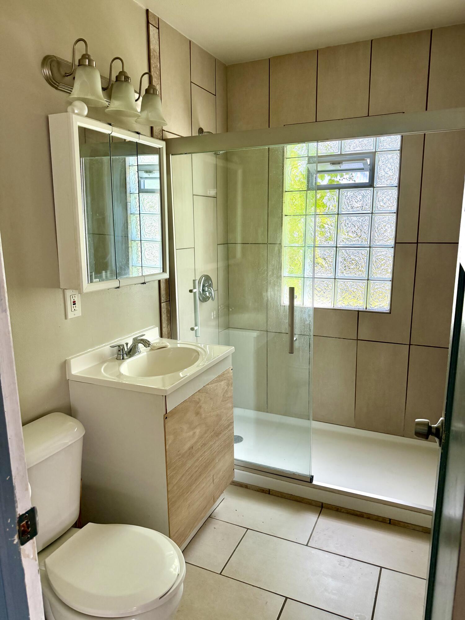 4656 North 21st Street Milwaukee, WI 53209 - Photo 13 of 20 bathroom