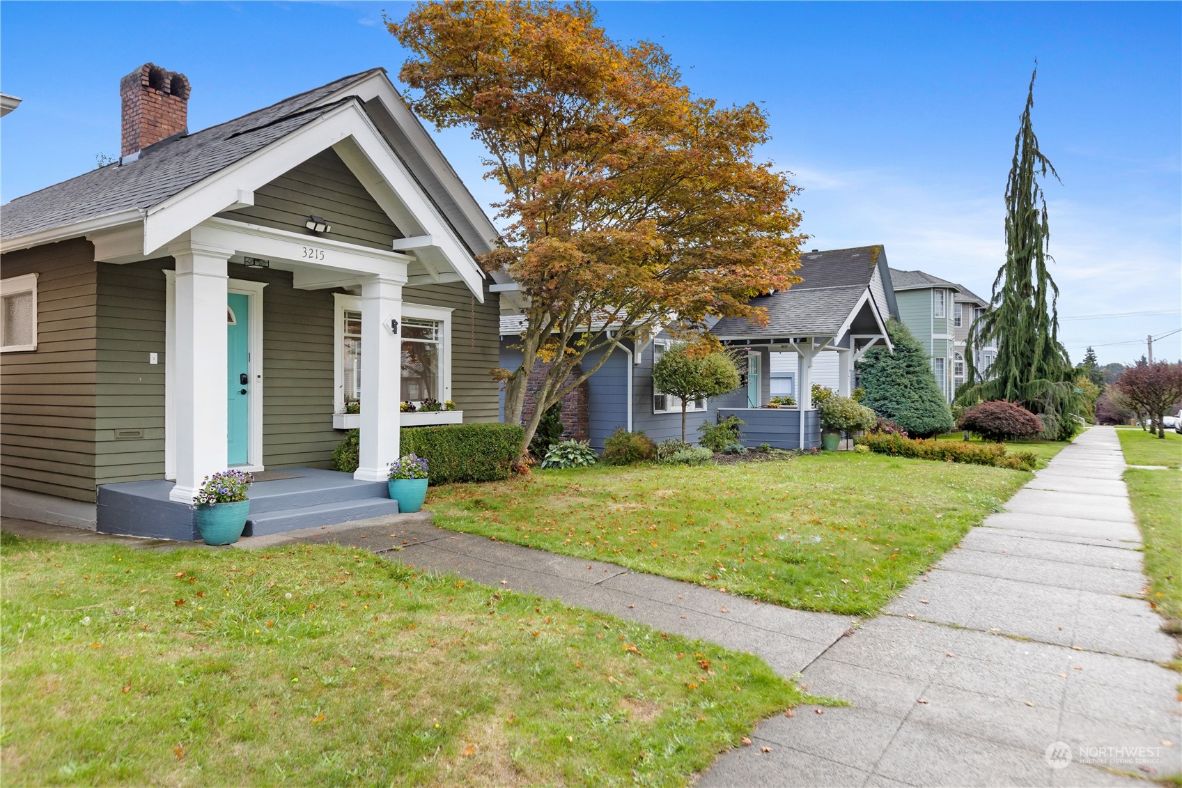 3215 Rockefeller Avenue Everett, WA 98201 - Photo 2 of 31 a front view of a house with a yard