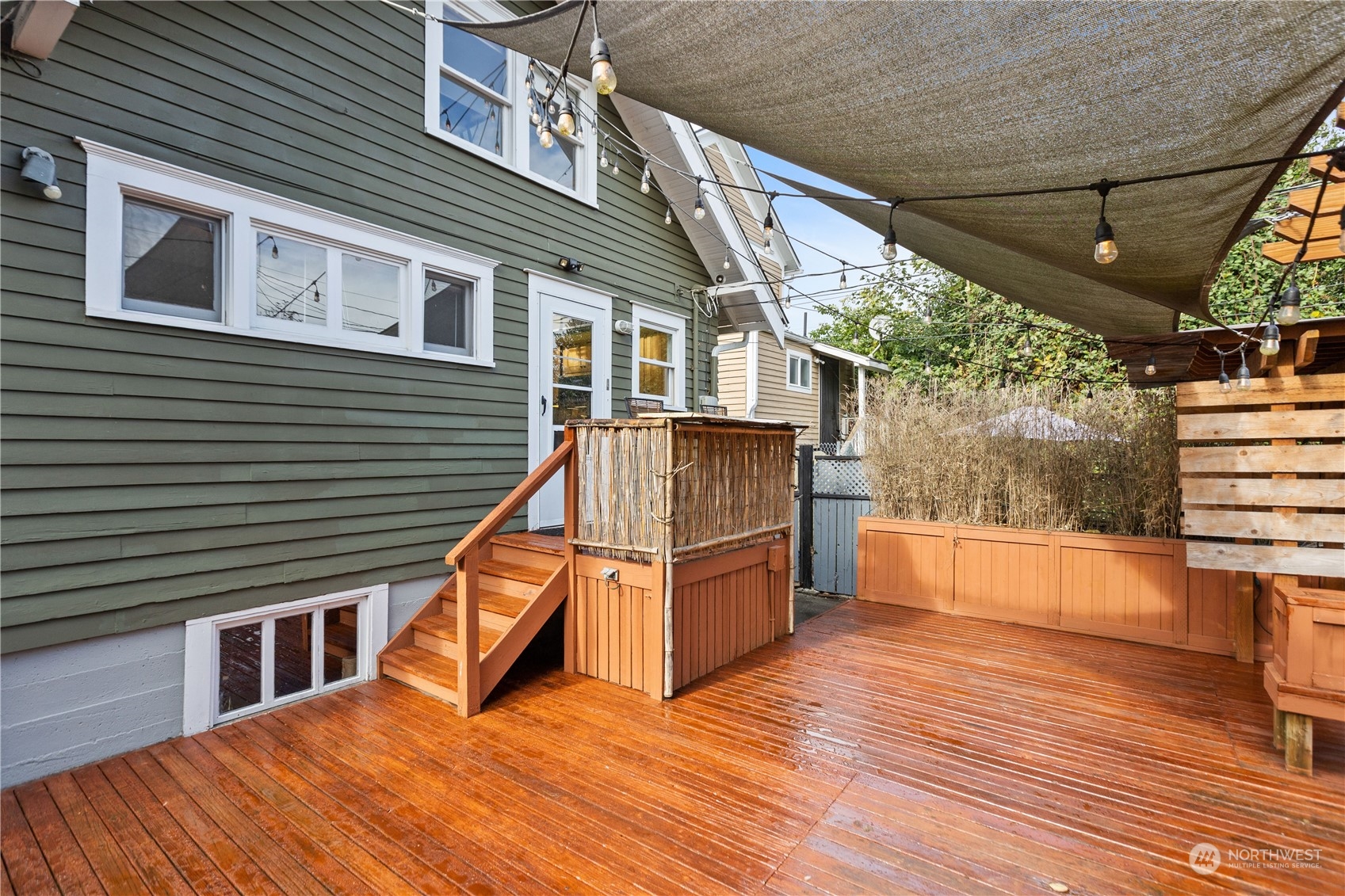 3215 Rockefeller Avenue Everett, WA 98201 - Photo 25 of 31 a view of a house with a large window