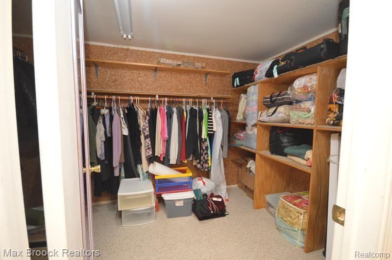 1635 Huntington Park Rochester, MI 48309 - Photo 15 of 18