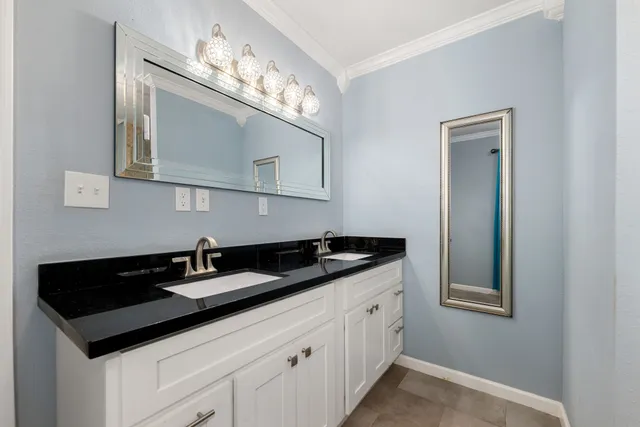 $2,500 | 2116 Live Oak Street, Houston, TX 77003