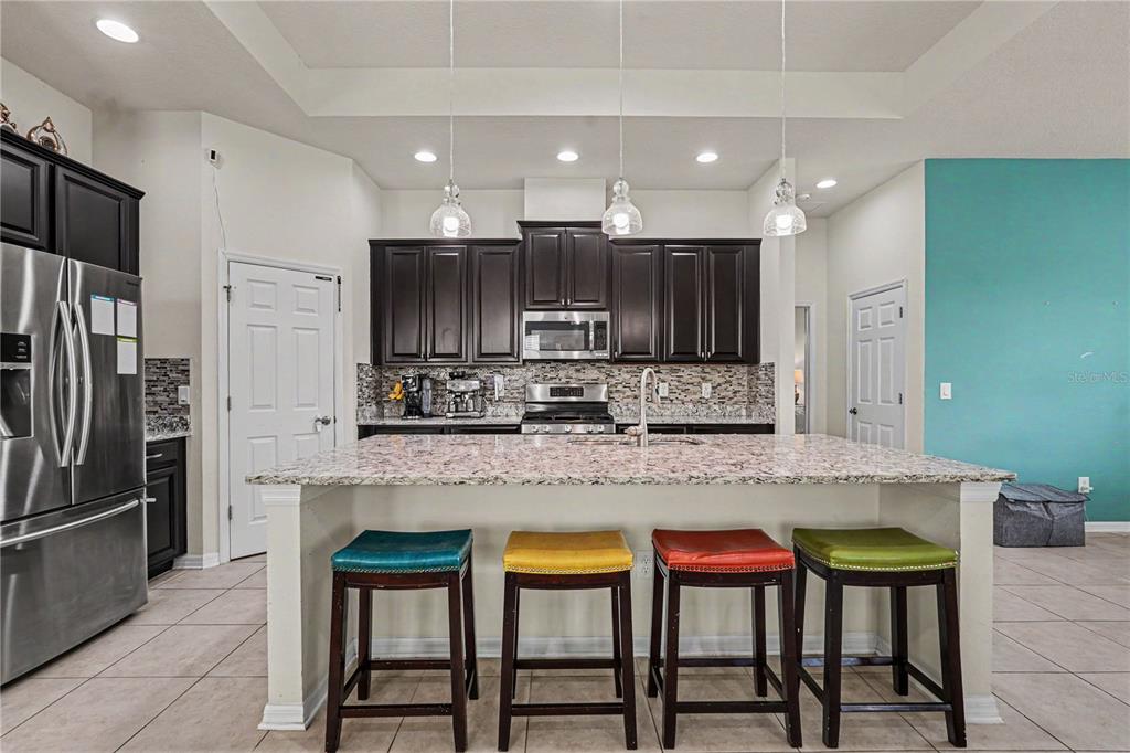 204 Shell Creek Court Apollo Beach, FL 33572 - Photo 10 of 39