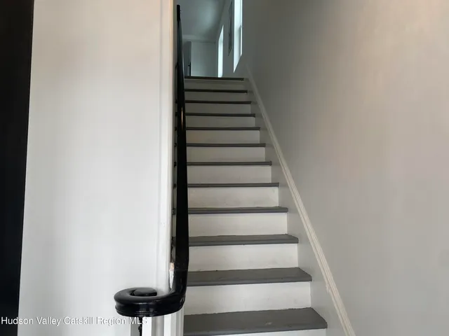 $2,400 | 520 Delaware Avenue, Unit 1, Kingston, NY 12401