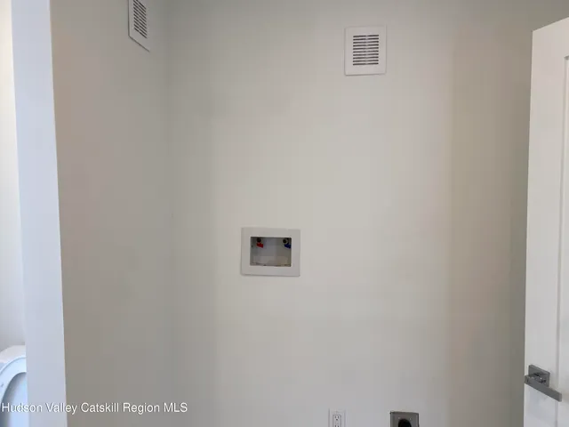 $2,400 | 520 Delaware Avenue, Unit 1, Kingston, NY 12401