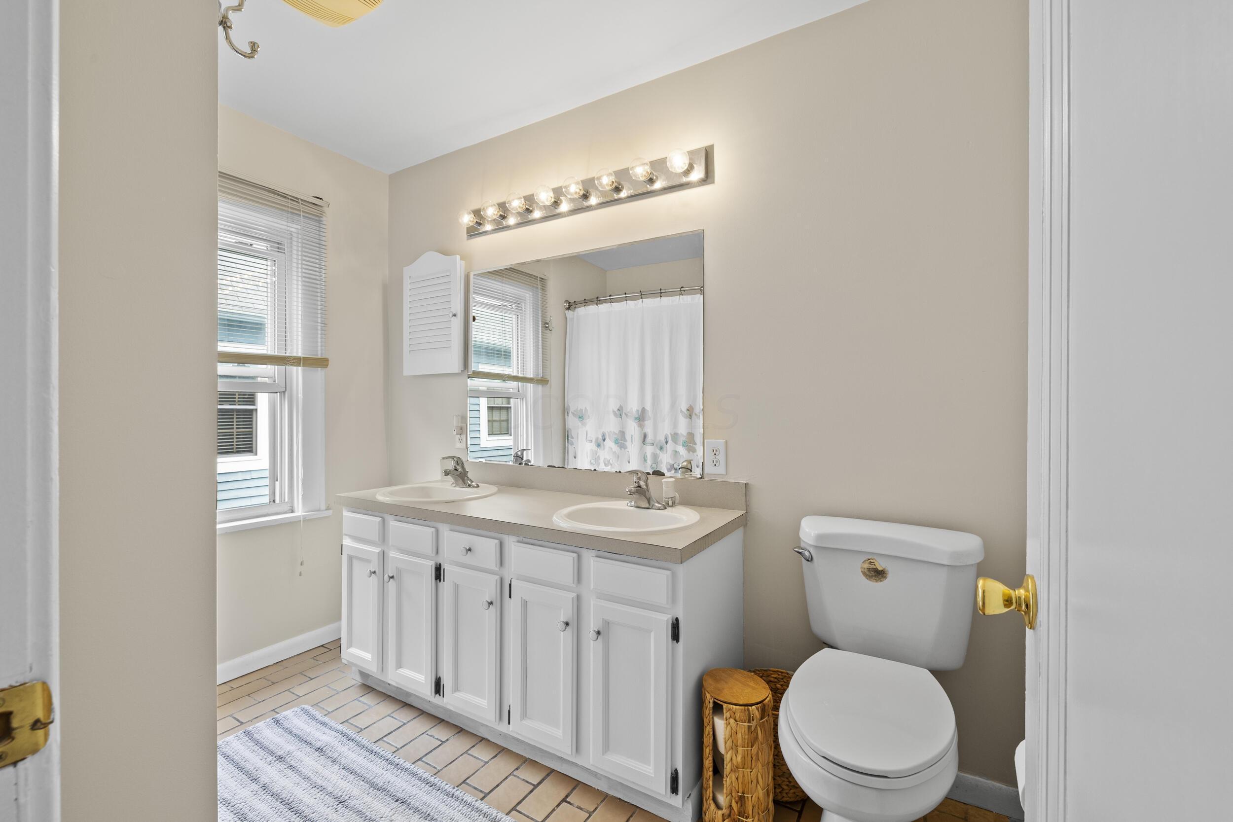 126 South Cassingham Road Columbus, OH 43209 - Photo 30 of 43 30_bathroom 2